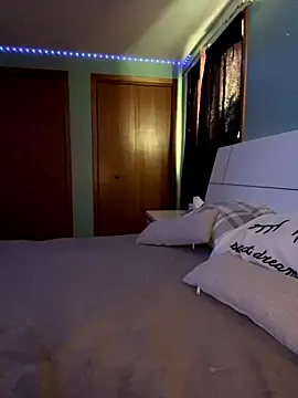 Snapshot of dufarin chatting on 11.19.25 dufarin online show from 11.19.25