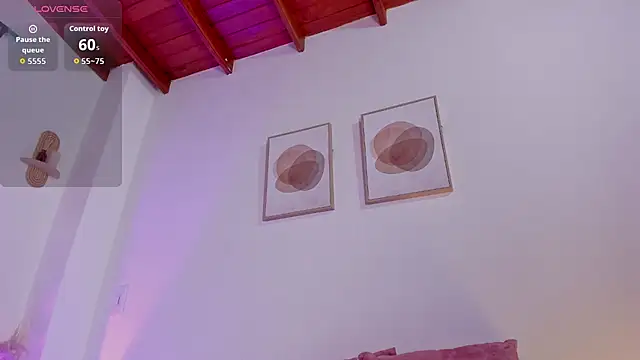 Mia 222 online show from 10.18.25