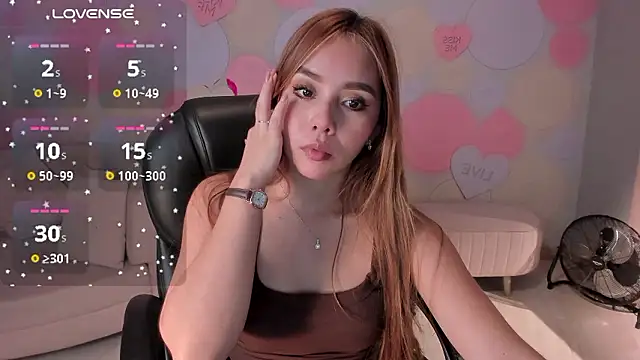 CarolineGraceX online show from 12.07.24