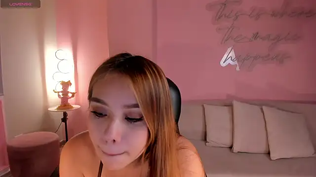 CarolineGraceX online show from 12.21.24