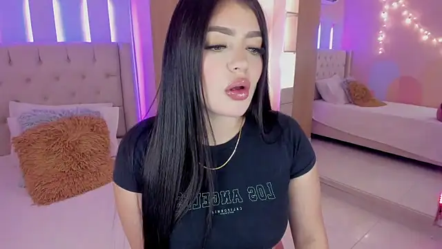 Snapshot of Mariana_Baez chatting on 09.19.25 Mariana Baez online show from 09.19.25