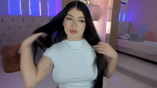 Snapshot of Mariana_Baez chatting on 10.01.25 Mariana Baez online show from 10.01.25