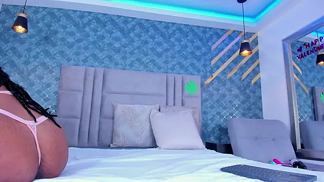 NiiaMoore online show from 03.22.25