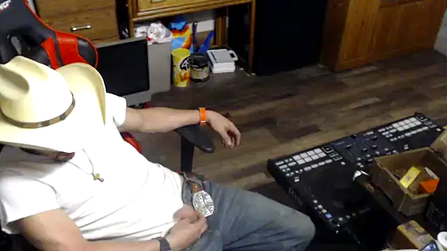 tongueispowerr6d9 online show from 04.22.26