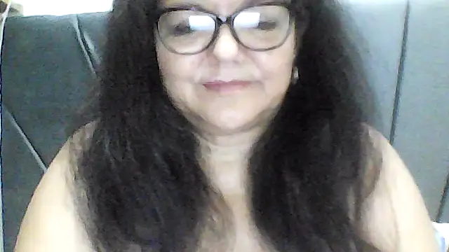 Snapshot of kassandra02 chatting on 10.15.25 kassandra02 online show from 10.15.25