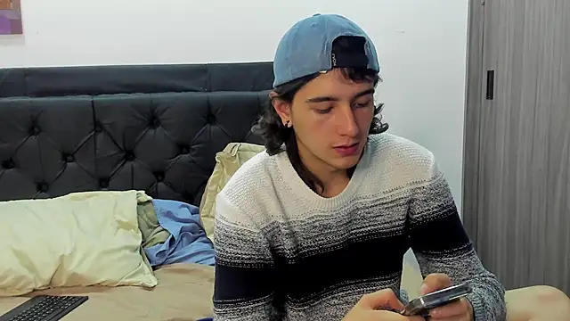 Snapshot of alex_connorr chatting on 12.24.24 alex connorr online show from 12.24.24