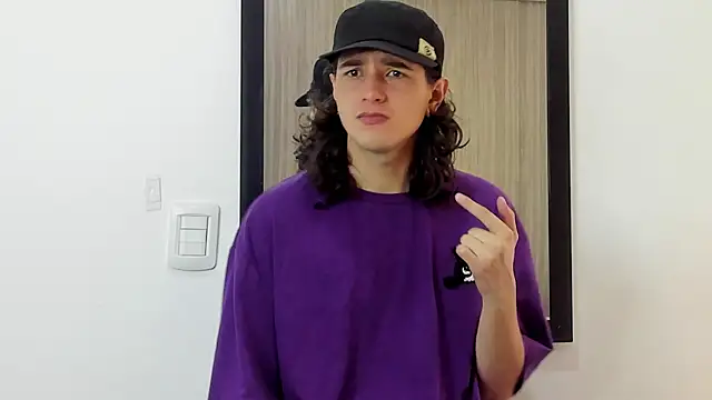 Snapshot of alex_connorr chatting on 02.01.25 alex connorr online show from 02.01.25