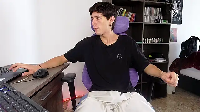 Snapshot of alex_connorr chatting on 09.27.25 alex connorr online show from 09.27.25