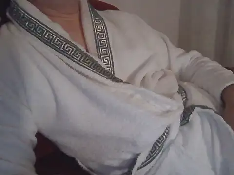 Snapshot of fikoivos chatting on 12.16.25 fikoivos online show from 12.16.25