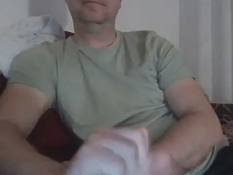 Snapshot of fikoivos chatting on 05.27.26 fikoivos online show from 05.27.26