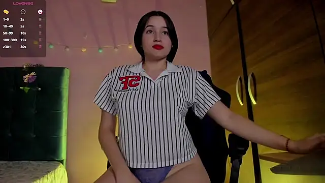 Snapshot of Sophie_spencer1 chatting on 12.12.24 Sophie spencer1 online show from 12.12.24