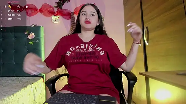 Snapshot of Sophie_spencer1 chatting on 12.28.24 Sophie spencer1 online show from 12.28.24