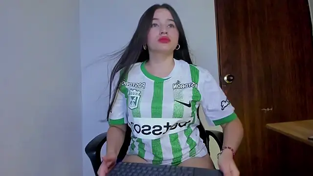 Snapshot of Sophie_spencer1 chatting on 11.09.25 Sophie spencer1 online show from 11.09.25