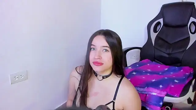 Snapshot of Sophie_spencer1 chatting on 11.30.25 Sophie spencer1 online show from 11.30.25