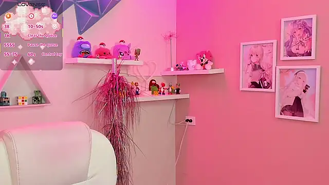 Hanna  Becker  online show from 02.16.26