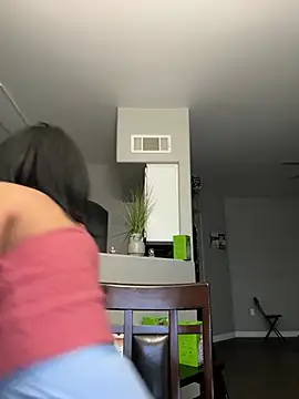 Snapshot of juicyyy323 chatting on 12.21.24 juicyyy323 online show from 12.21.24