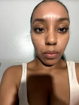 Snapshot of juicyyy323 chatting on 11.12.25 juicyyy323 online show from 11.12.25