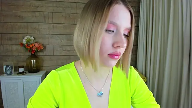 LiliLinn online show from 02.12.25