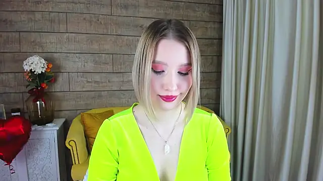 LiliLinn online show from 02.19.25