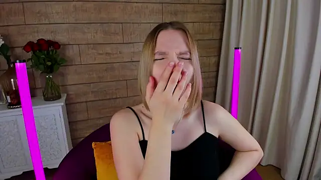 LiliLinn online show from 03.18.25