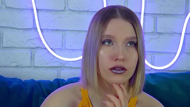 LiliLinn online show from 03.21.25