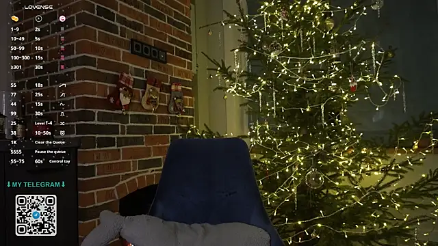 Snapshot of GlamourNova chatting on 12.26.24 GlamourNova online show from 12.26.24