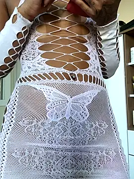 Snapshot of Indiazinhax chatting on 10.28.25 Indiazinhax online show from 10.28.25