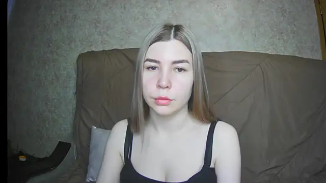 Snapshot of ElllaNuar chatting on 03.12.25 ElllaNuar online show from 03.12.25