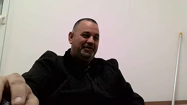 Snapshot of your_man85 chatting on 01.26.25 your man85 online show from 01.26.25