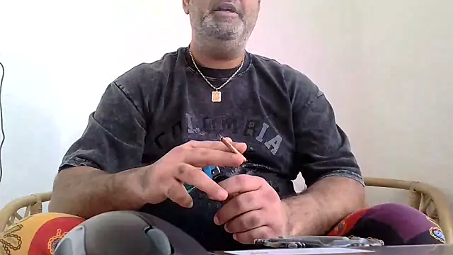 Snapshot of your_man85 chatting on 01.30.25 your man85 online show from 01.30.25