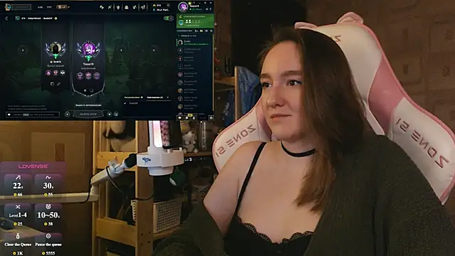 Snapshot of MoonlishSiren chatting on 06.18.26 MoonlishSiren online show from 06.18.26
