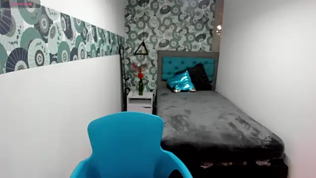 LiaCooper  online show from 02.04.25