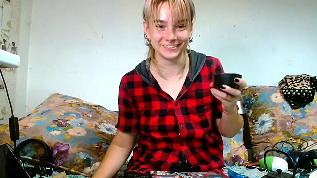 Snapshot of Sophie_Bell chatting on 06.24.26 Sophie Bell online show from 06.24.26