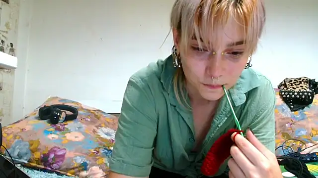 Snapshot of Sophie_Bell chatting on 06.25.26 Sophie Bell online show from 06.25.26