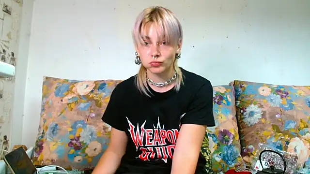 Snapshot of Sophie_Bell chatting on 06.26.26 Sophie Bell online show from 06.26.26