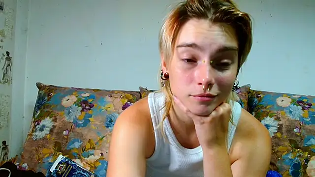 Snapshot of Sophie_Bell chatting on 08.02.26 Sophie Bell online show from 08.02.26