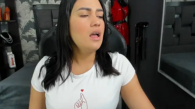 Cumming Tiffani online show from 10.07.25