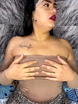 Cumming Tiffani online show from 12.04.25