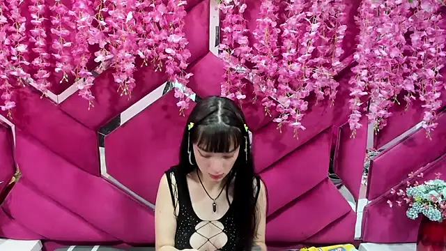 Aurora 18 online show from 02.10.25