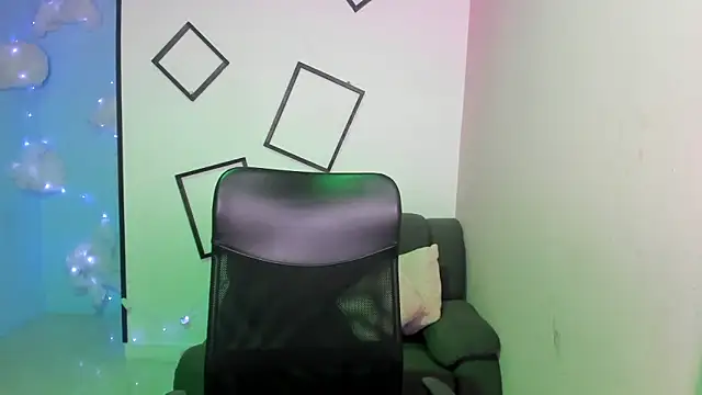 Aurora 18 online show from 10.23.25