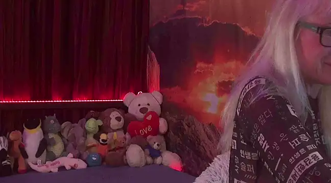 MoniCutex online show from 12.14.24