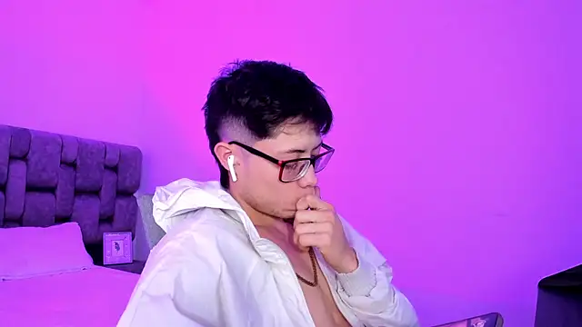 Snapshot of MarcusCollinss_ chatting on 12.11.24 MarcusCollinss online show from 12.11.24