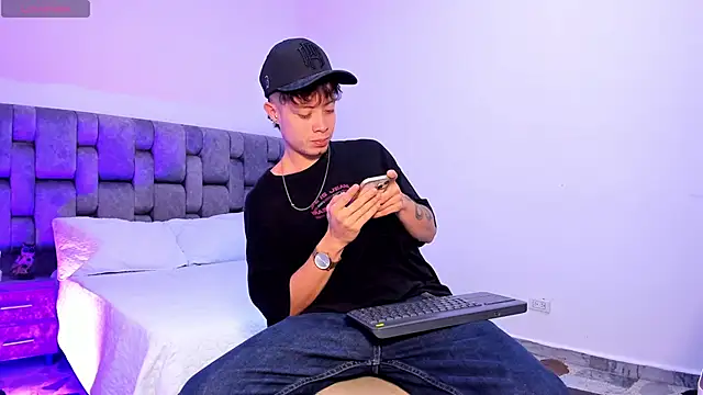 Snapshot of MarcusCollinss_ chatting on 12.28.24 MarcusCollinss online show from 12.28.24