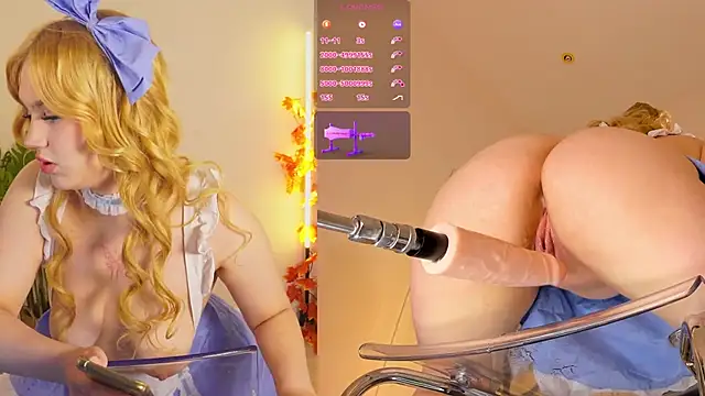 Snapshot of Sexydoll112 chatting on 10.31.25 Sexydoll112 online show from 10.31.25