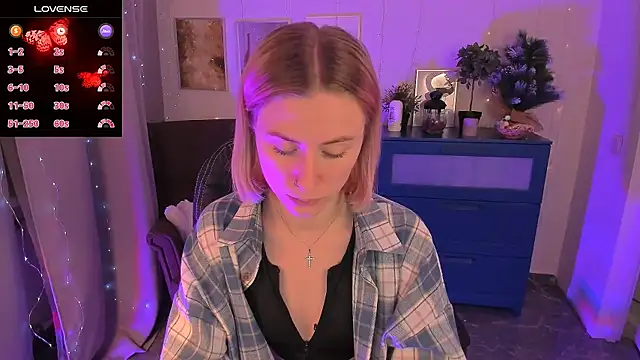 MaraCooperrr online show from 12.04.24