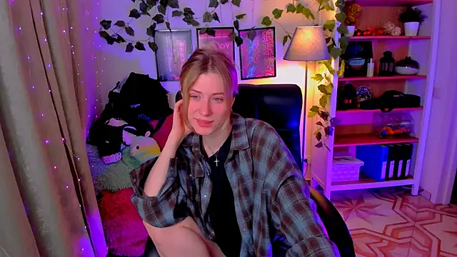 MaraCooperrr online show from 03.15.25
