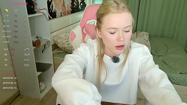 LexieLoree online show from 10.14.25