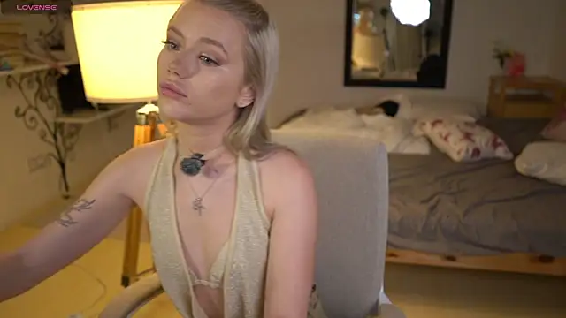 LexieLoree online show from 11.04.25