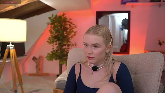 LexieLoree online show from 02.14.26