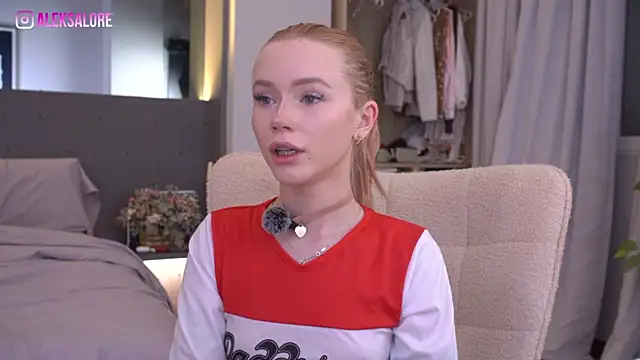 Snapshot of LexieLoree chatting on 07.04.26 LexieLoree online show from 07.04.26